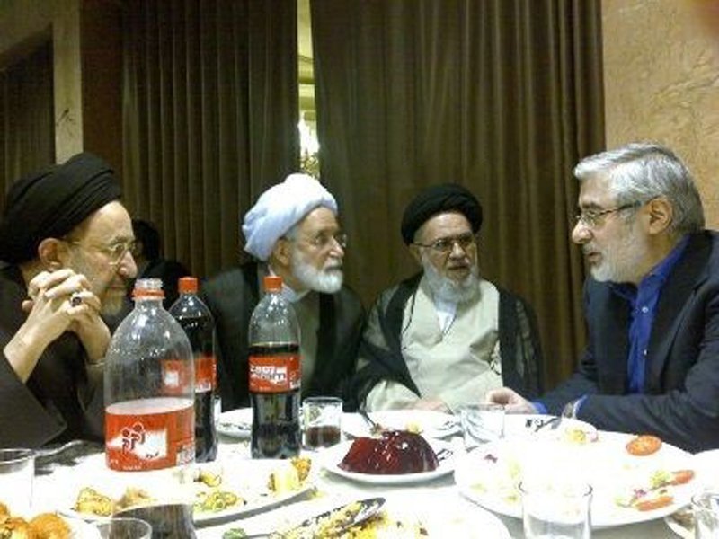 متوسل‌شدن خمینی دجال به حربه «فراربه جلو»