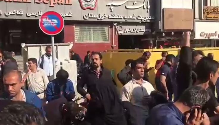 ادامه اعتصاب و تظاهرات کارگران فولاد اهواز – 19 آذر 97