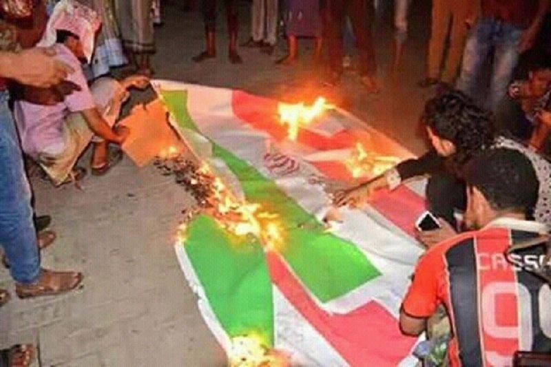 به آتش کشیدن پرچم رژیم پلید آخوندی توسط مردم بپاخاسته عراق