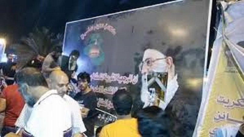 پاره کردن عکس منحوس خامنه ای در تظاهرات مردم عراق