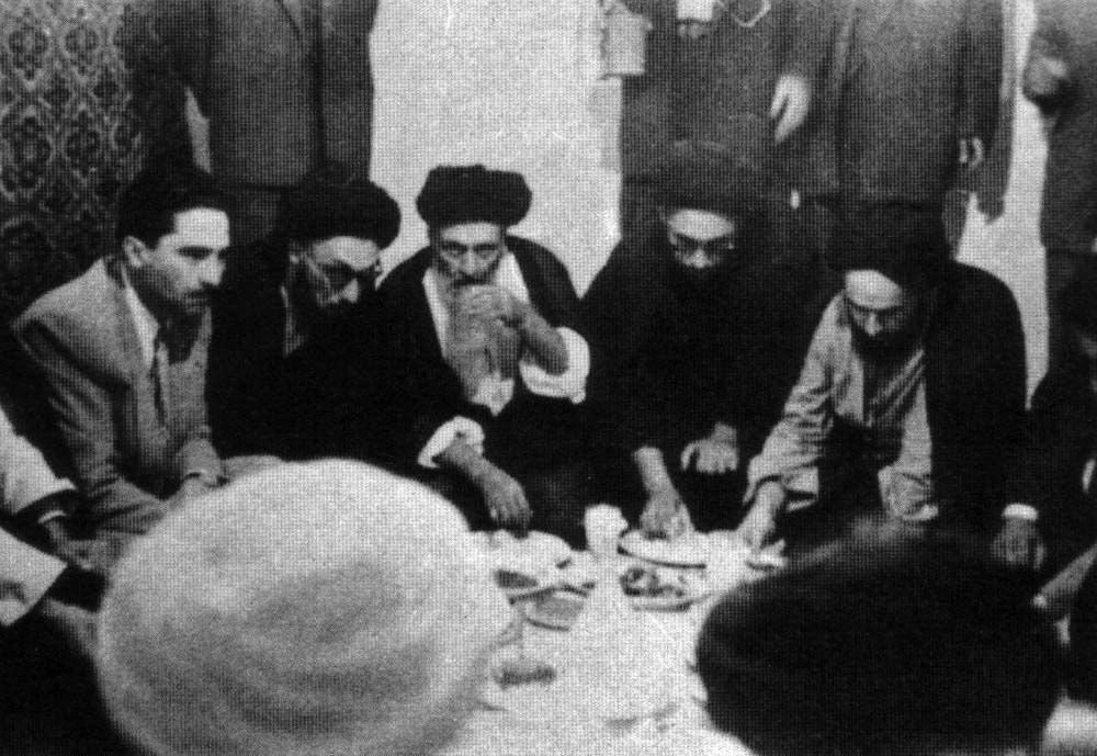 روح‌الله خمینی سارق بزرگ انقلاب ضدسلطنتی