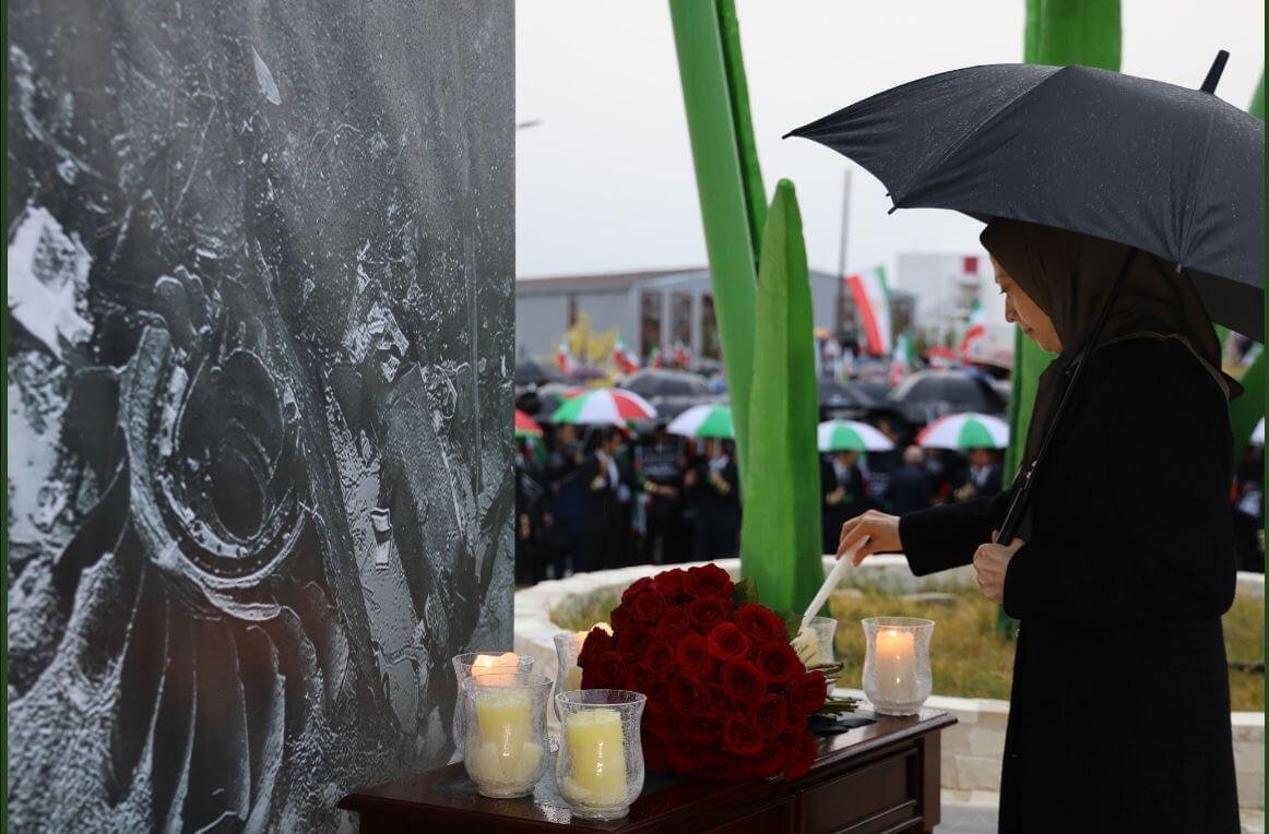 مراسم بزرگداشت جان‌باختگان سقوط هواپیمای مسافربری