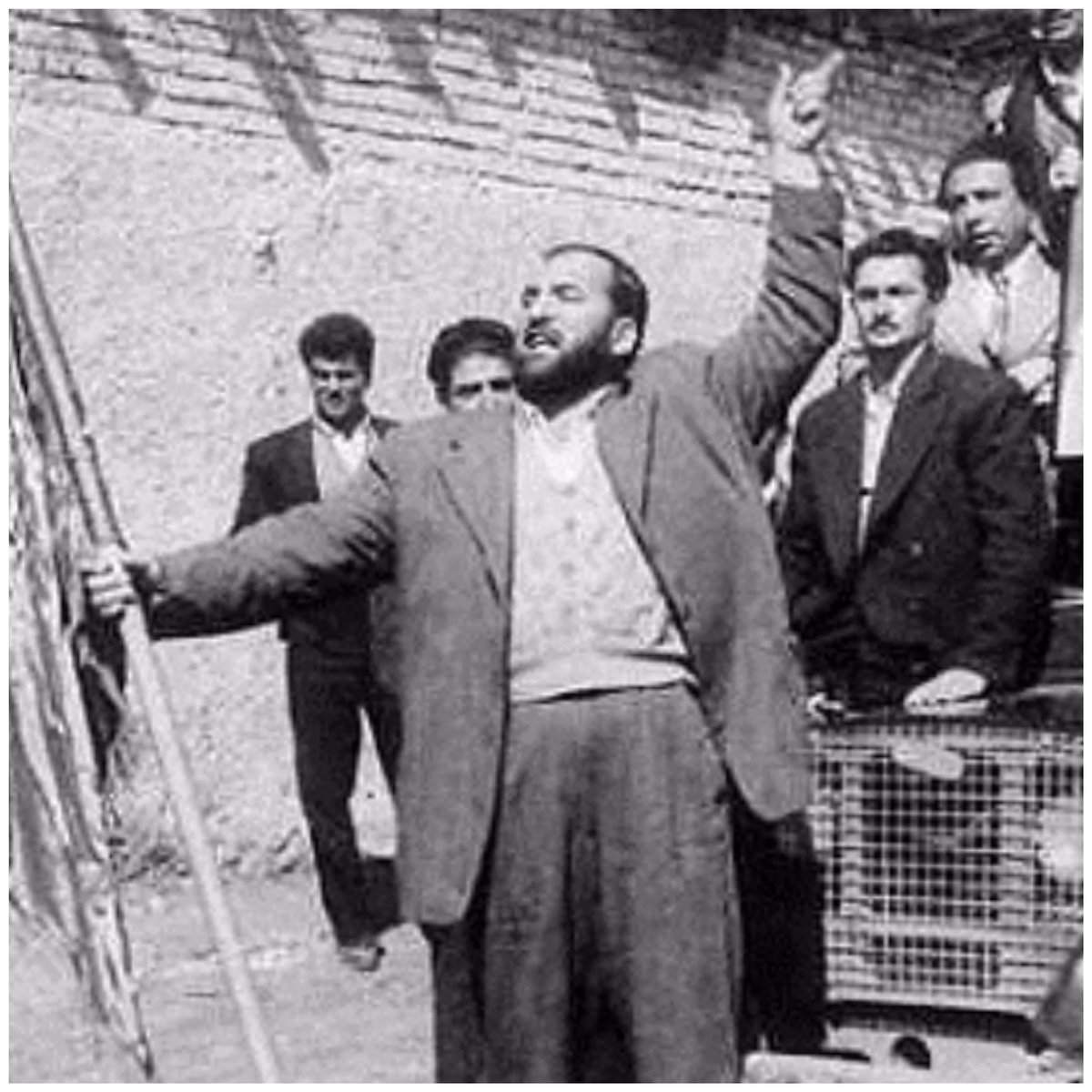 سکوت و مماشات خمینی با دیکتاتوری سلطنتی