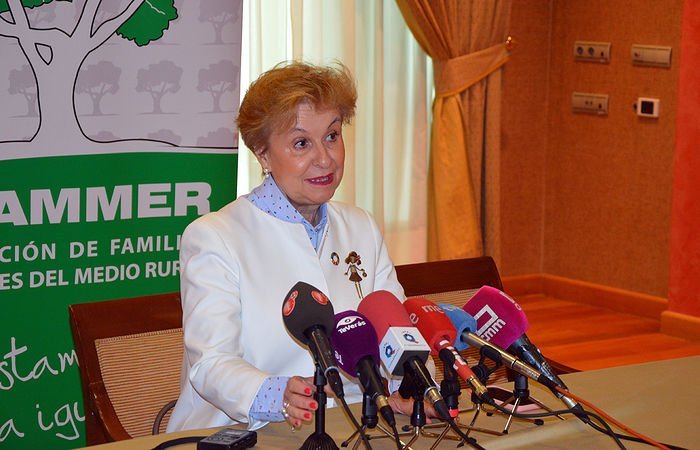 من می‌خواهم کنار مریم رجوی بایستم، پیام سناتور کارمن کینتانیا باربا معاون اول پیشین کمیسیون زنان شورای اروپا 