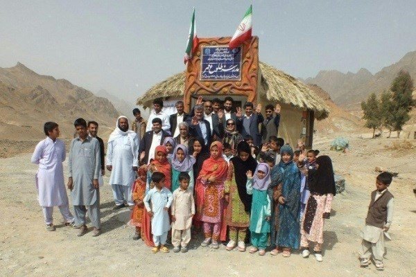 خامنه ای وروحانی، بازگشایی مجرمانه مدارس و به کشتن دادن کودکان و نوجوانان میهن درمیدان مین کرونا