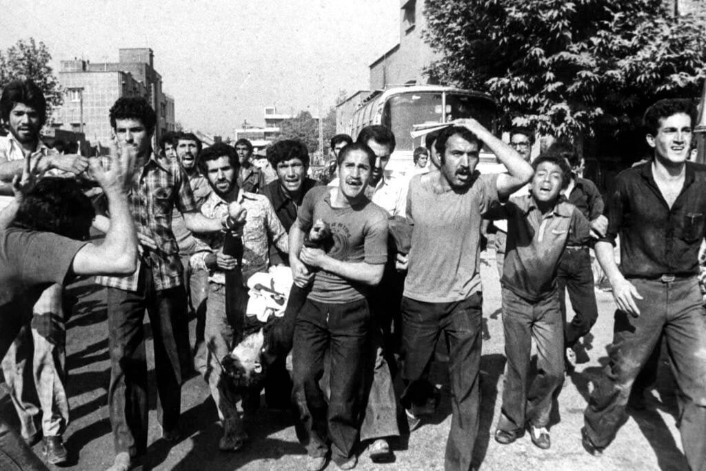 فرمان شاه برکشتار مردم بی دفاع در ۱۷شهریور۵۷ درمیدان ژاله تهران، برای فرار از سرنگونی