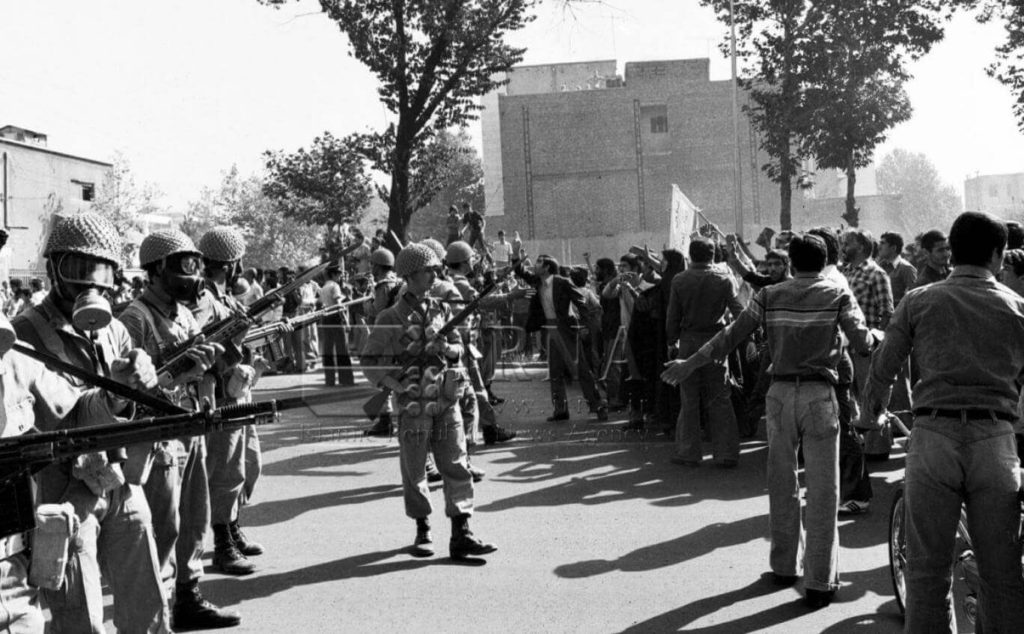فرمان شاه برکشتار مردم بی دفاع در ۱۷شهریور۵۷ درمیدان ژاله تهران، برای فرار از سرنگونی