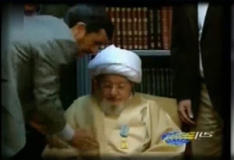 اهدای نشان «درجه‌یک عدالت» توسط پاسدار احمدی‌نژاد به آخوند محمدی گیلانی 