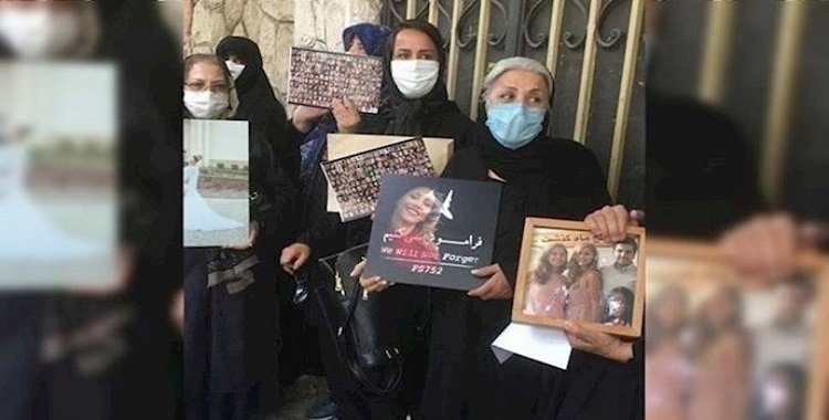 خشم خانوادههای قربانی شلیک موشک سپاه پاسداران به هواپیمای اوکراینی، علیه نمایشات دروغین آخوندها برای پیگیری موضوع