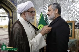 آخوند مروی و اعطای نشان به پاسدار حاجی زاده