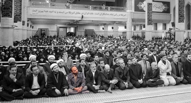 شکنجه‌گر علی همتیان درنشست مدیران و محققان «سازمان اسناد انقلاب اسلامی» با خامنه‌ای در ۲۱ فروردین ۱۳۹۰ 